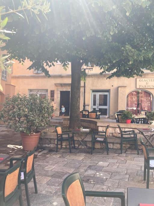 Grasse : Centre Ville Superbe Appartement 2 Chambres Exterior foto